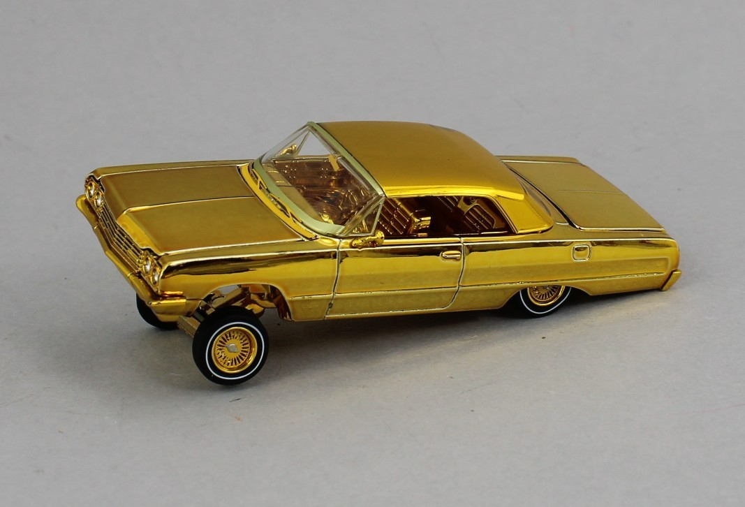 1:64 *FINE WORKS 64* GOLD CHROME Chevrolet IMPALA *LOWRIDER* NIB