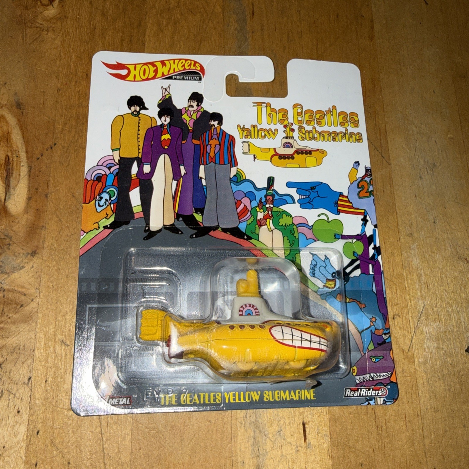 Hot Wheels Replica Entertainment The Beatles Yellow Submarine