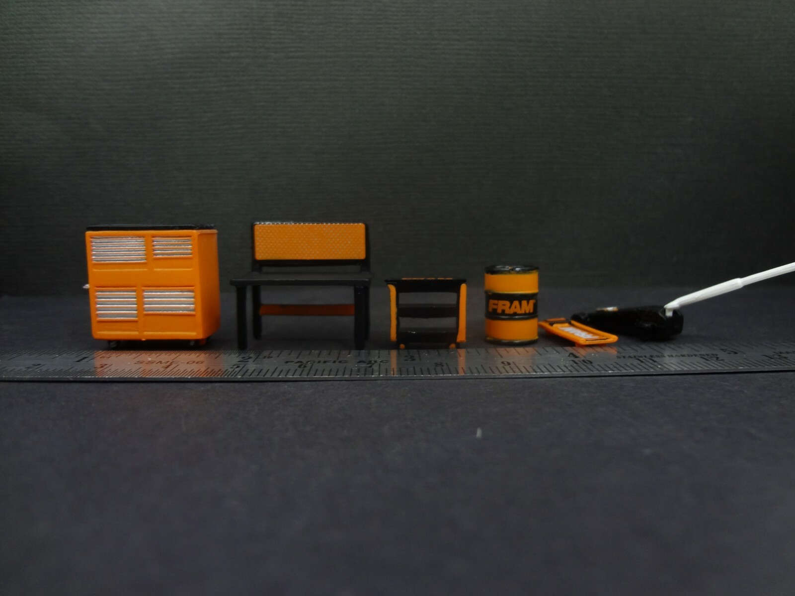 1:64 Scale FRAM Oil Shop Tools – Garage equipment – Diorama Accessories 6 pcs