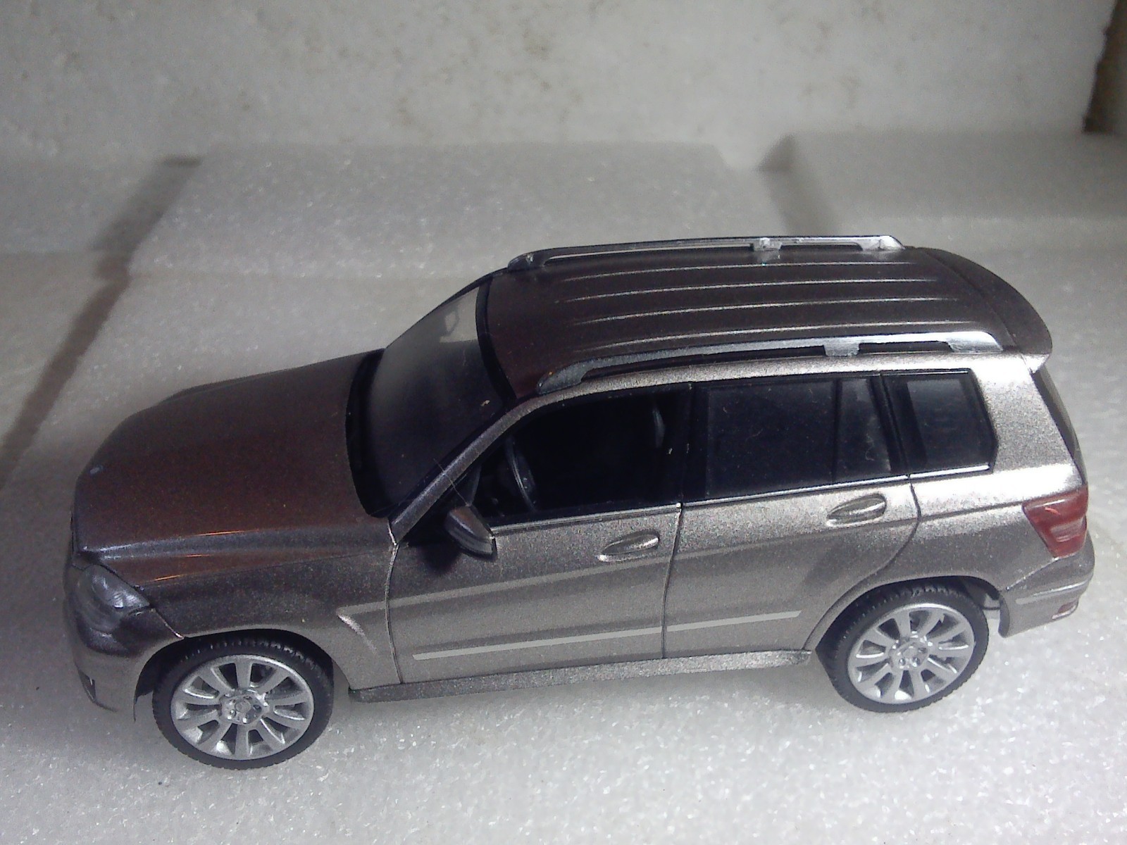 SCHUCO 1/43 Scale 2013-2015 MERCEDES BENZ GLK KLASSE SPORT UTILITY