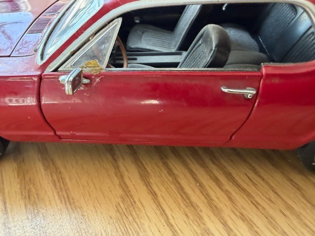 Sunstar 1:16 1967 Mercury Cougar model car
