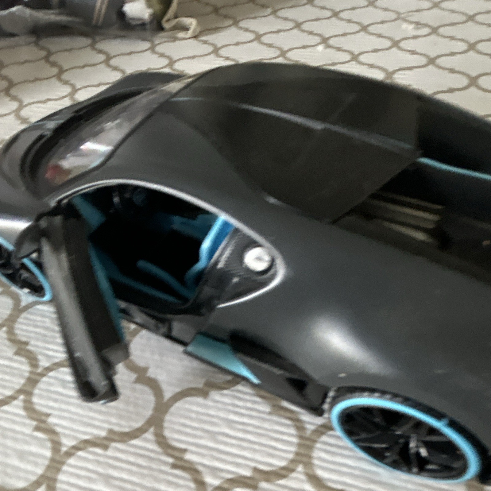 Maisto Diecast Model Sports Car Toy – Black/Blue, Opening Doors Feature