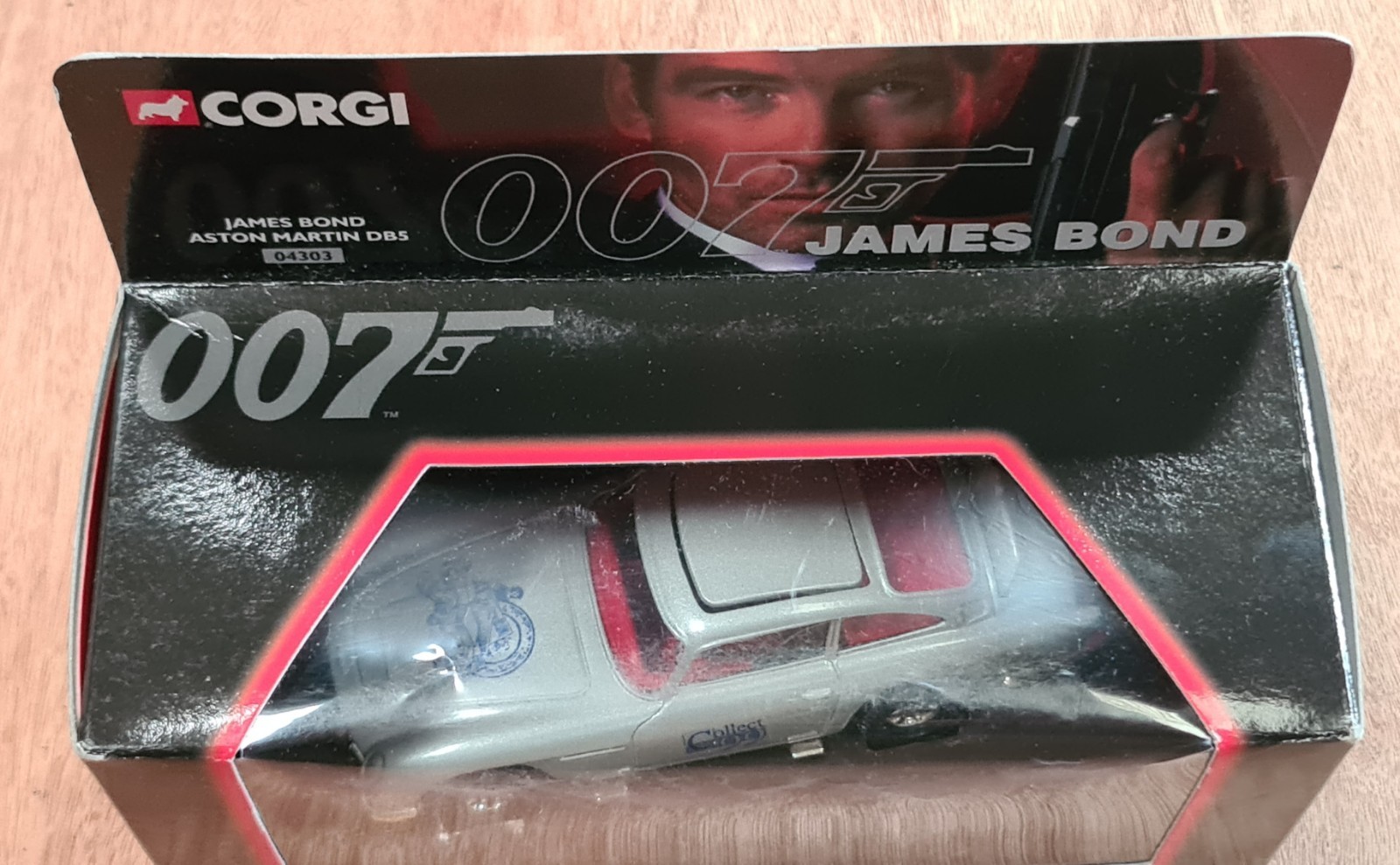 Corgi 04303 James Bond DB5 Signed Shirley Eaton Caroline Munro Valerie Leon 1/36