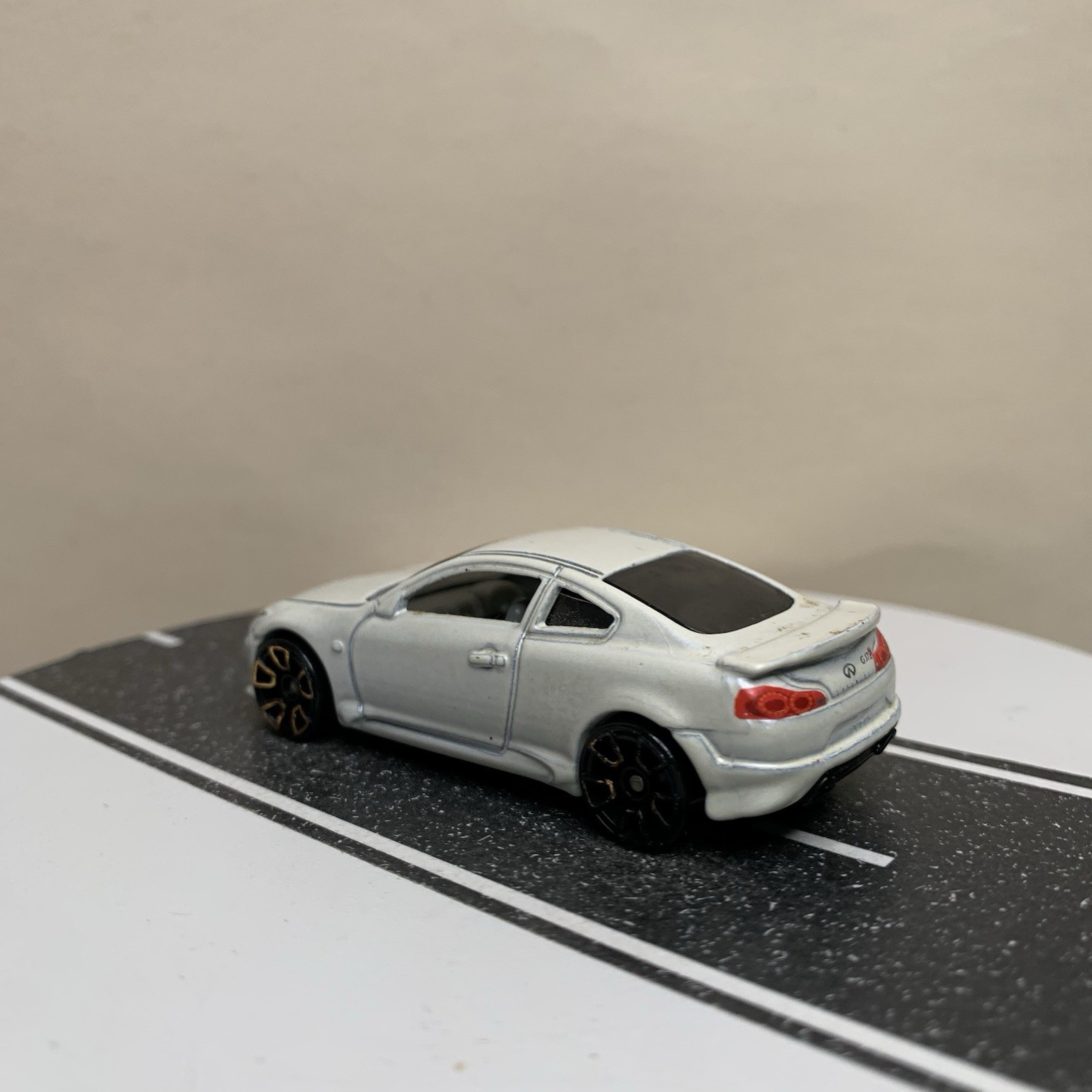 2012 Hot Wheels Faster Than Ever 2008-13 Infiniti G37 Coupe White 1:64 Scale