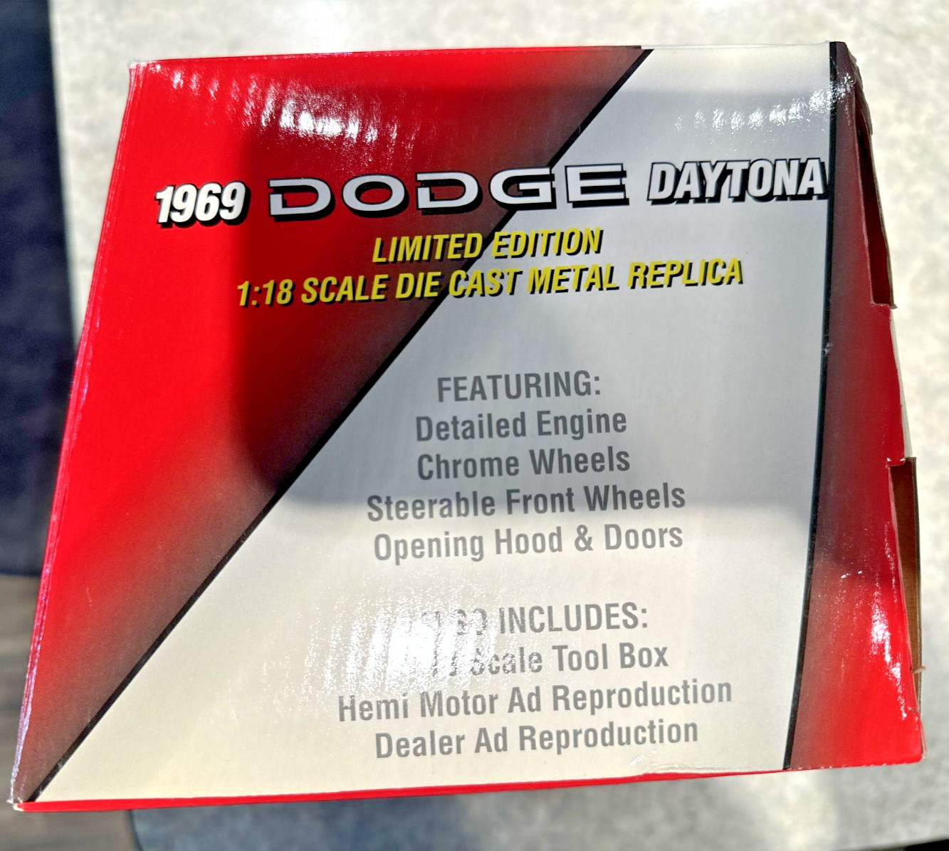 Mopar American Muscle 1969 Dodge Daytona Silver W/Red Wing 1:18 Die-Cast