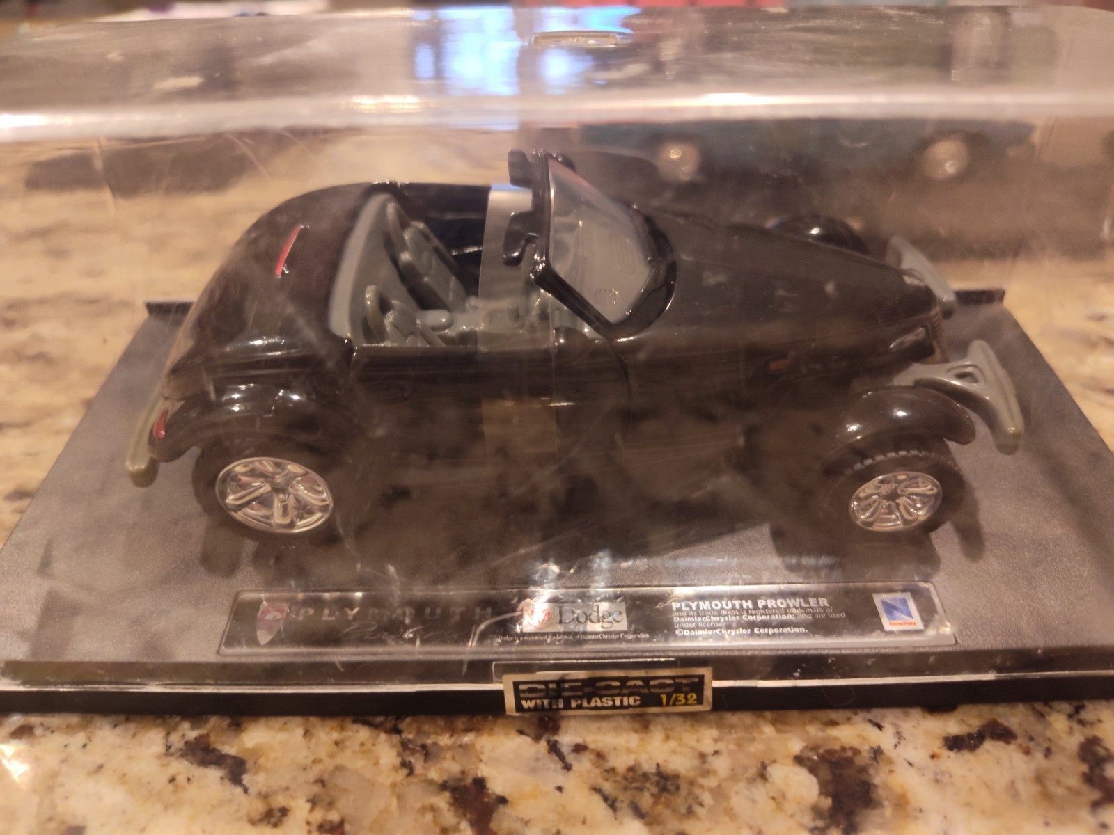 1/32 Diecast Cars And Quads in Clear Display Cases