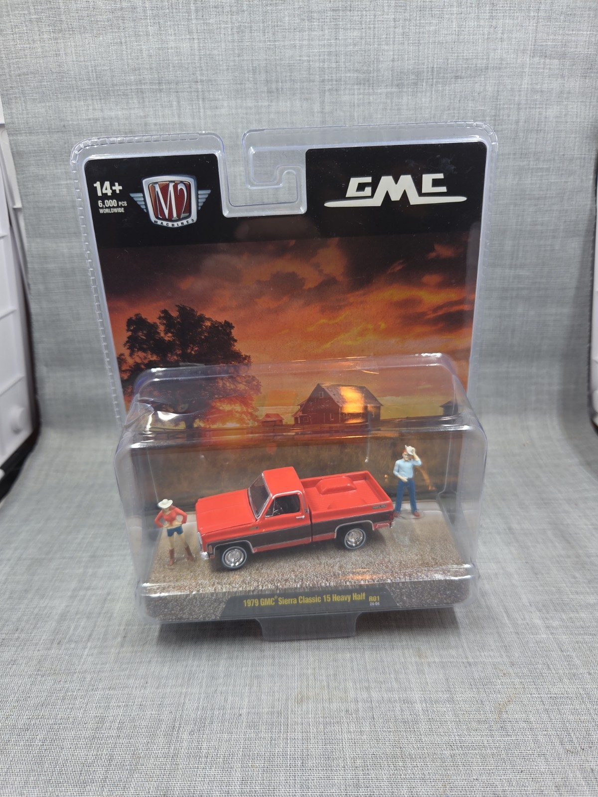 M2 Auto Figs Diorama 1979 GMC Sierra Classic 15 Heavy Half R01 24-04 New