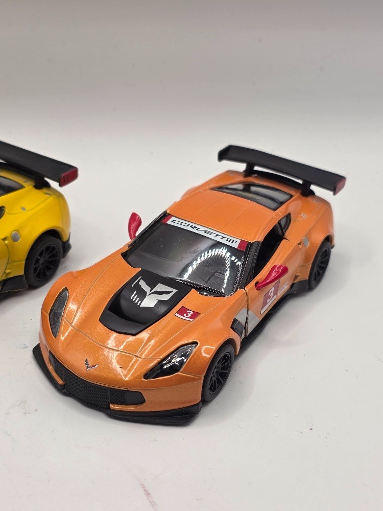 (LOT OF 2) KINTOY Pull Back Die-Cast Metal – 2016 CORVETTE C7R YELLOW & ORANGE