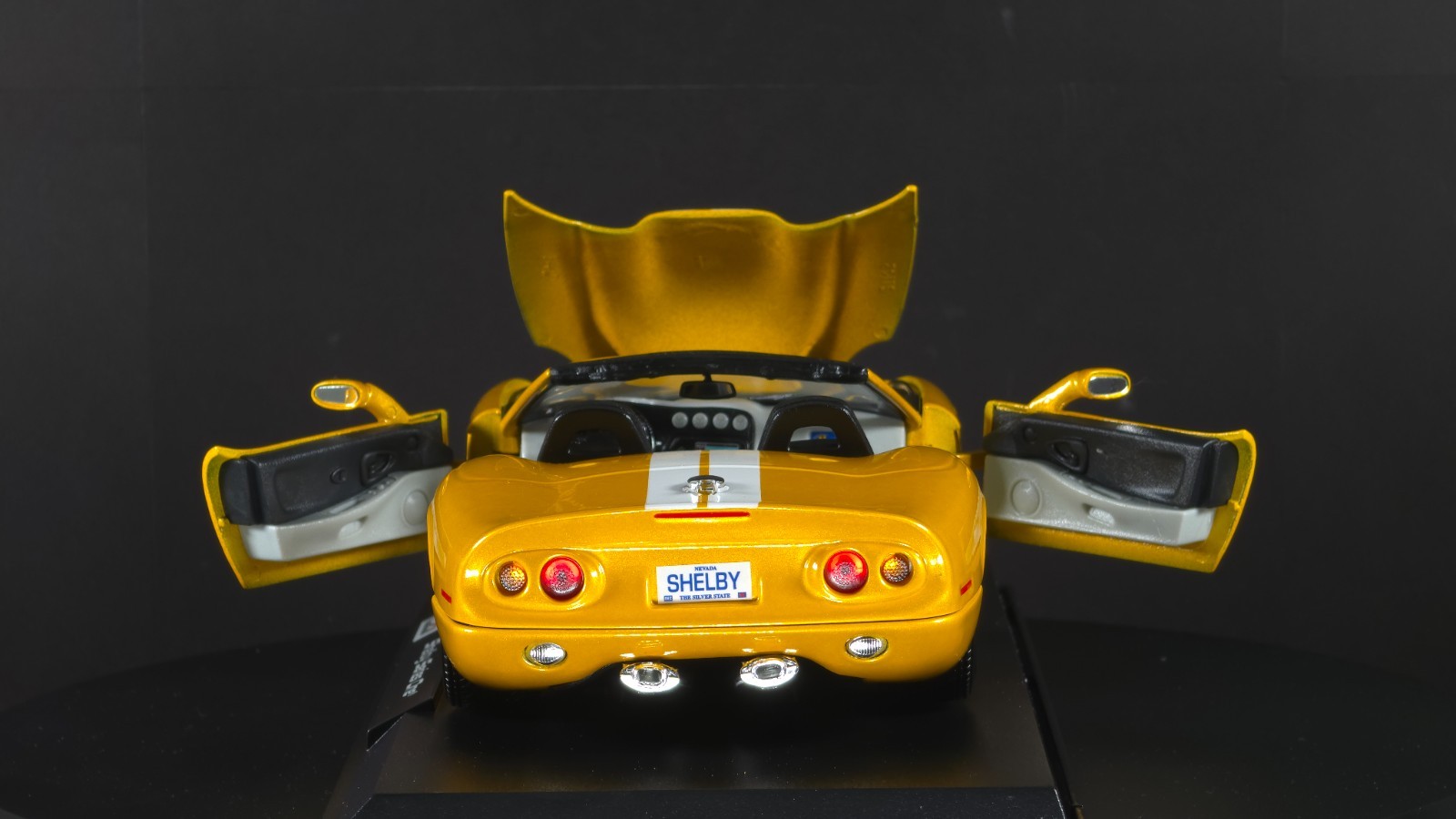Shelby Series one 1:18 Maisto Exclusive Style Special Edition – Yellow