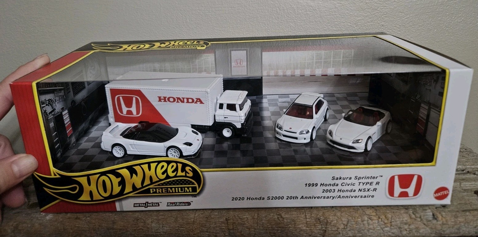 Hot Wheels 2025 Premium Collector Diorama Honda Set Civic Type-R, NSX-R, S2000
