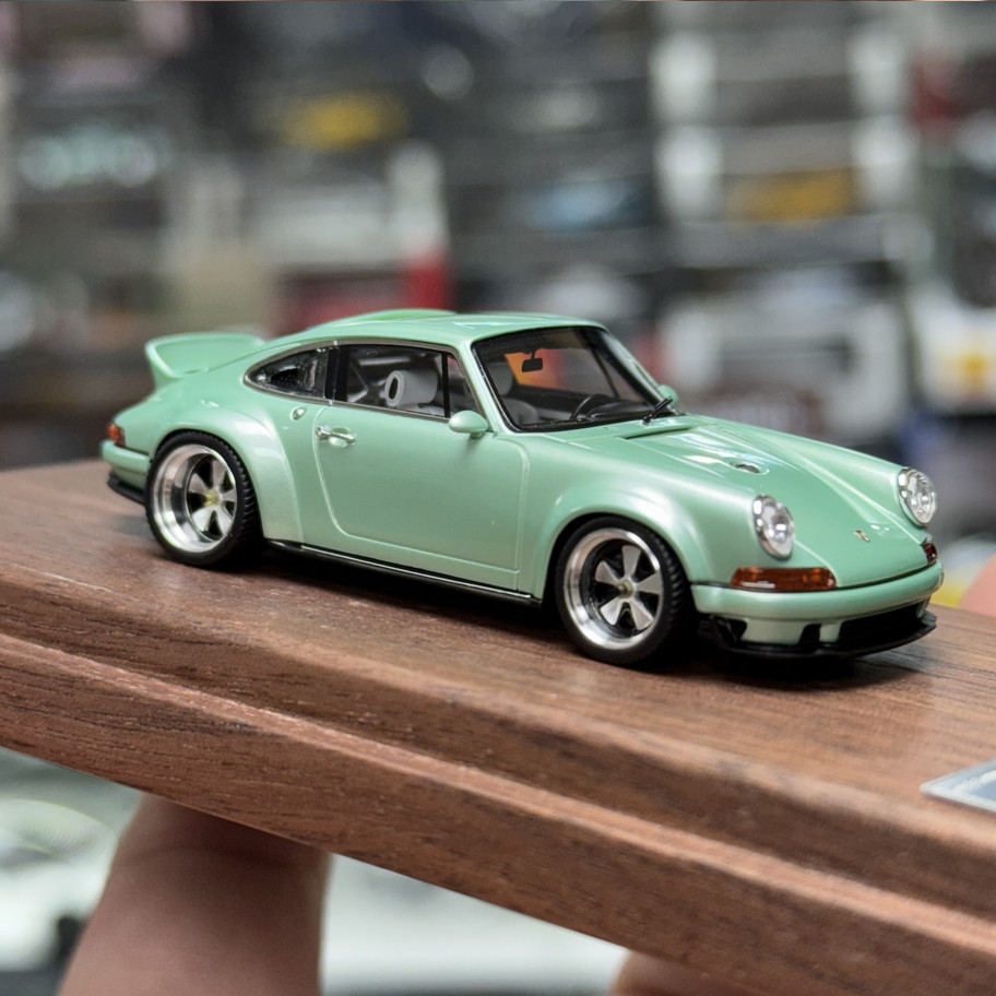 Deepmaker 1:64 Porsche 911 964 singer dls resin car model ornaments