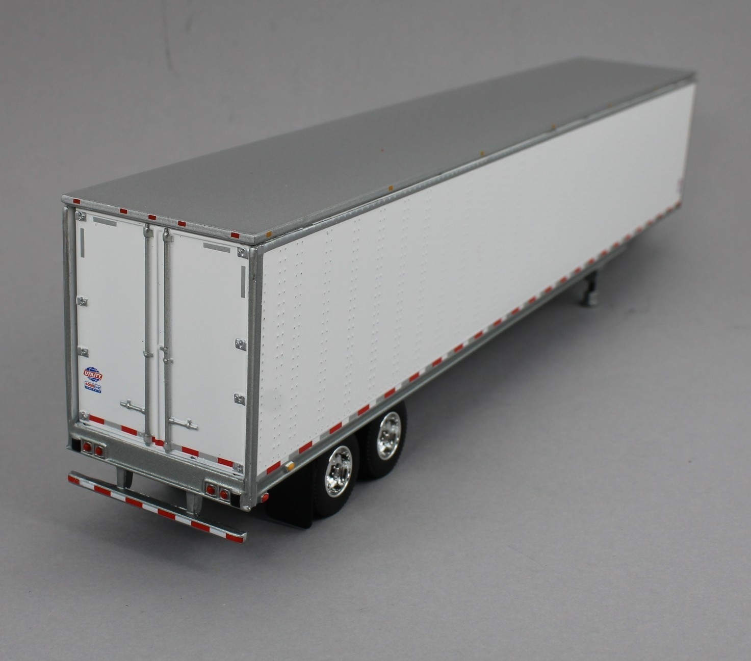 DCP 1:64 *RED* Peterbilt 589 58″ Flattop w/53′ VAN TRAILER *NIB*