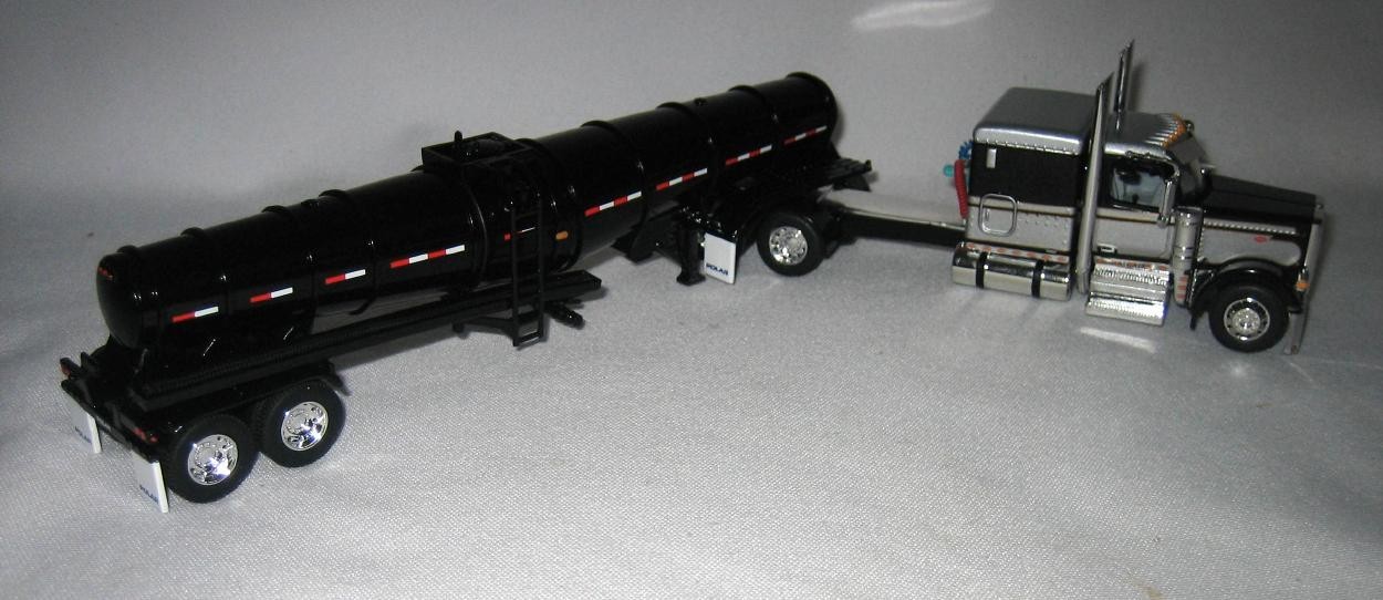 1/64 DCP 60-2262 589 Pete 72” Flat Top Black/Silver All Black Polar Drop Trailer