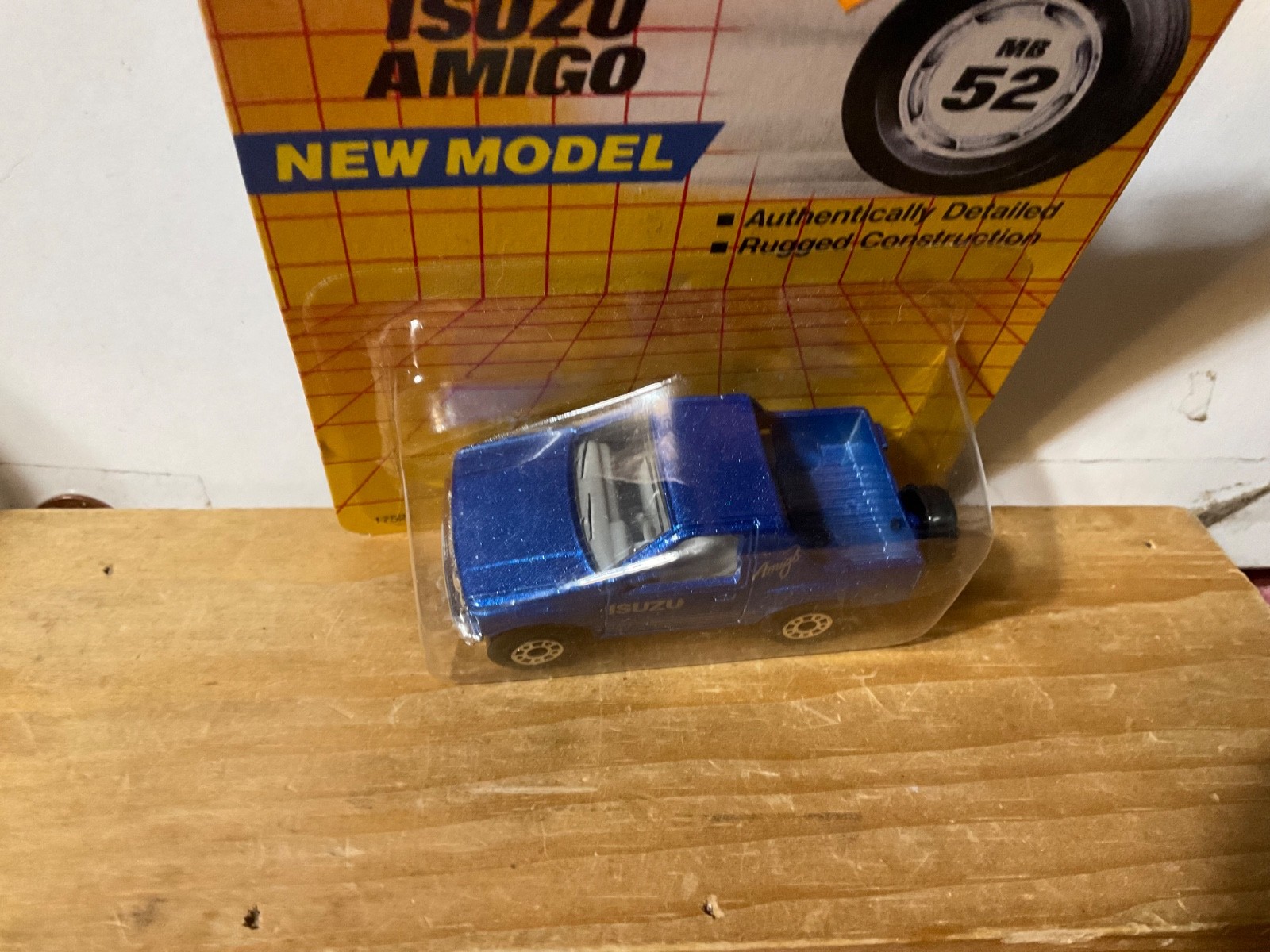 Matchbox 1990 MB 52 new model Isuzu Amigo color is metallic blue.