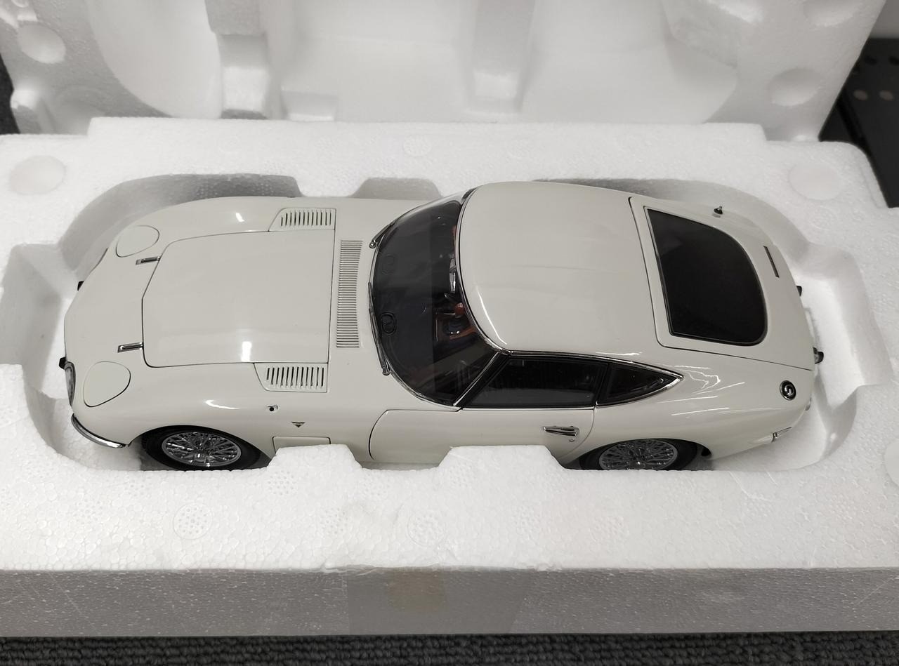 AUTOart Millennium 1/18 2000GT Wire Spoke Wheel Version White