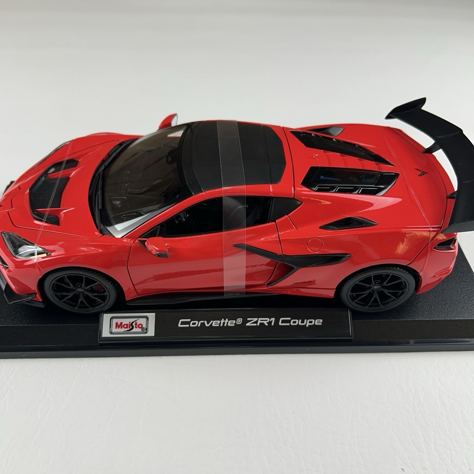 Chevrolet Corvette ZR1 Coupe Maisto 1:18 Special Edition Red Diecast Model Car