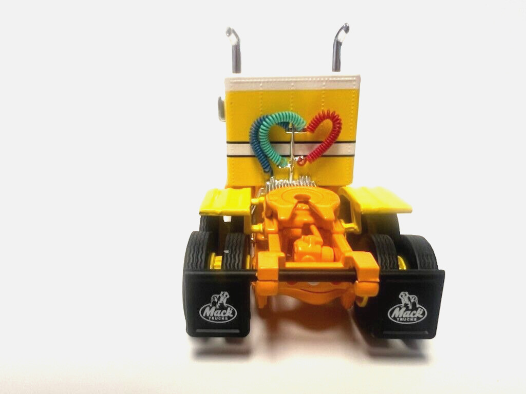 DCP FIRST GEAR 1/64 SCALE R MODEL MACK FLAT TOP SLEEPER, YELLOW, ORANGE & WHITE