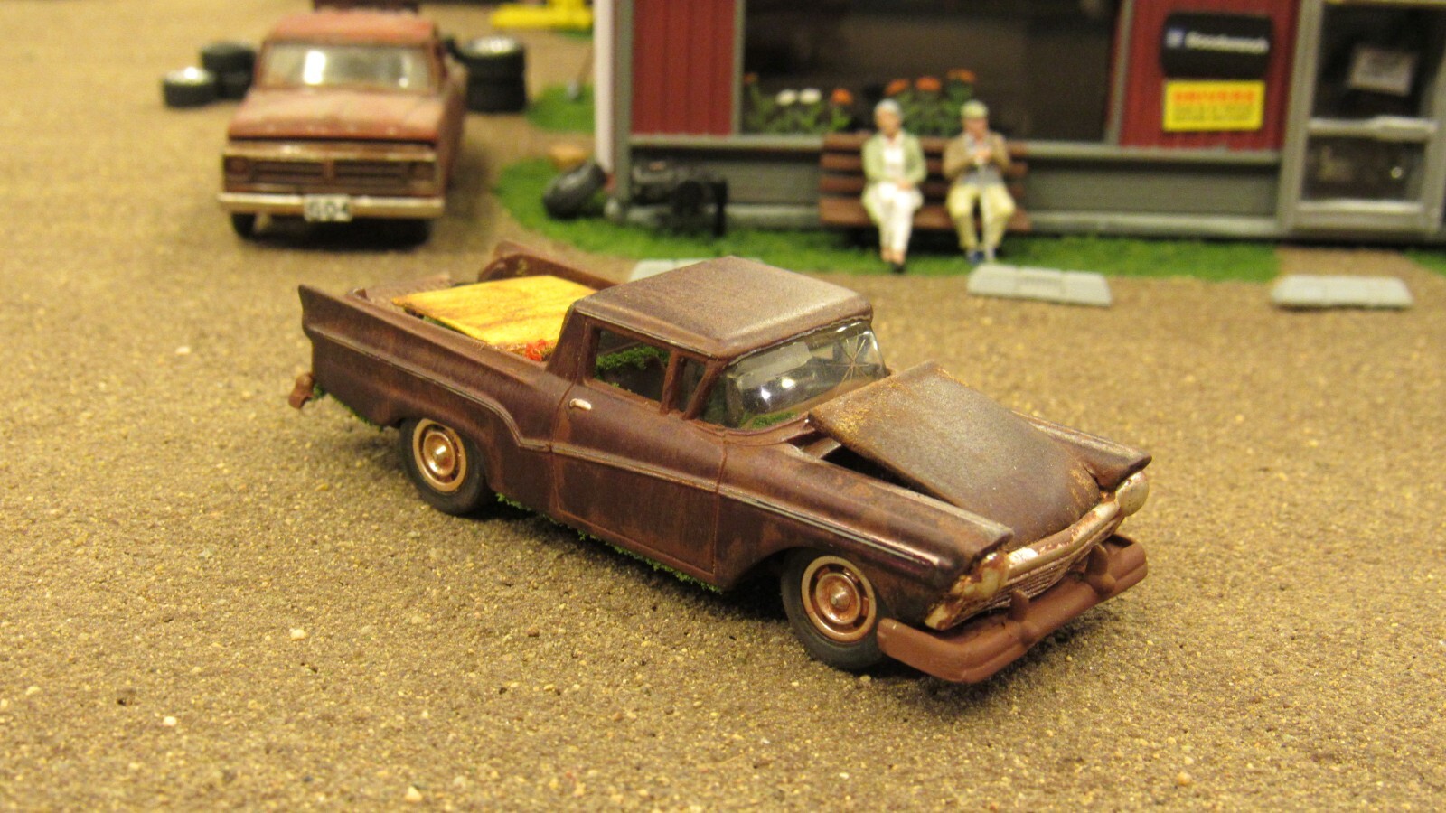 CUSTOM BUILT WEATHERED RUSTY JUNK PARTS YARD 1957 FORD RANCHERO CAR TRUCK 1:64/A