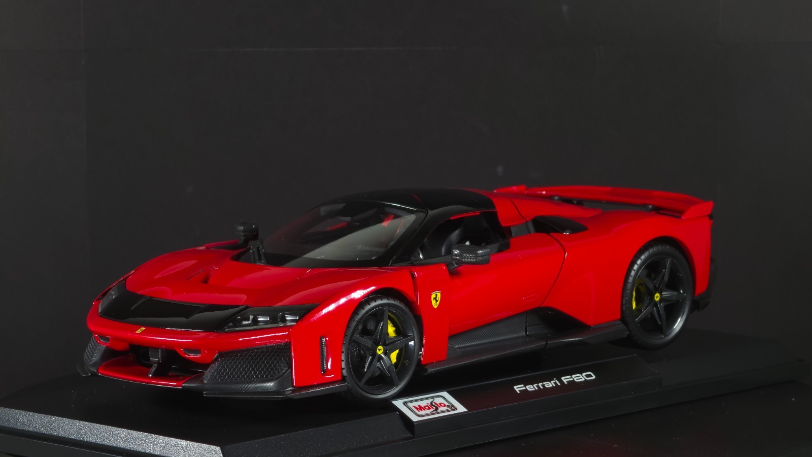 Ferrari F80 1:18 Maisto Exclusive Style Special Edition – red