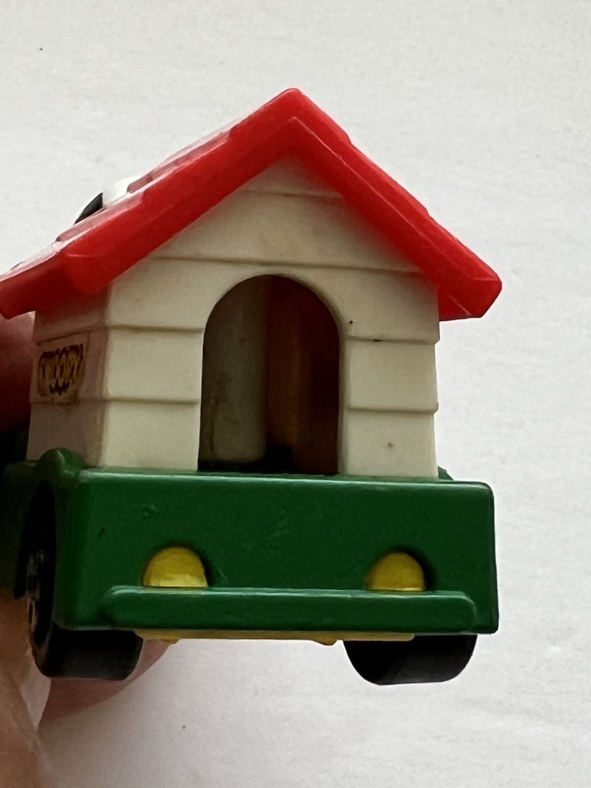 Vintage 1966 Aviva Snoopy Peanuts Mini Doghouse Truck Diecast/Plastic Hong Kong
