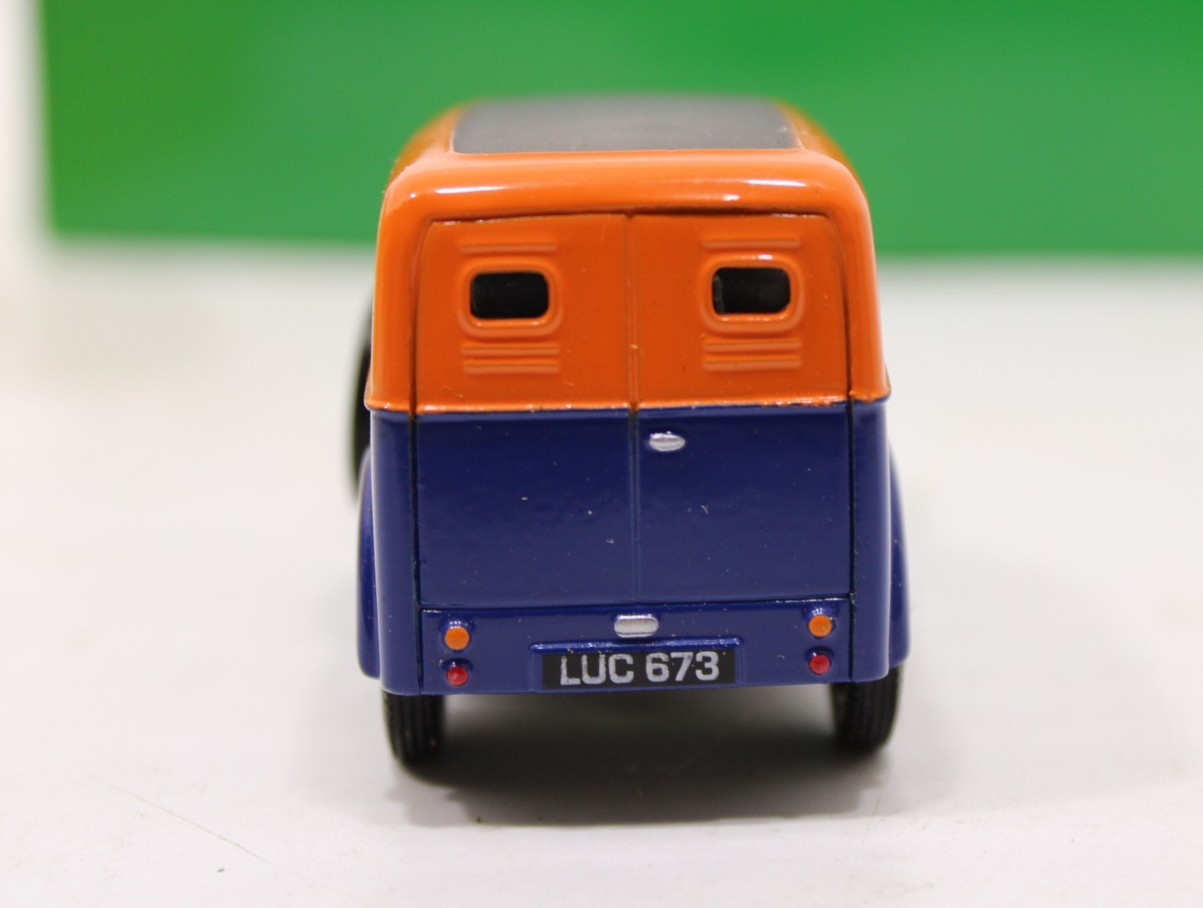Lledo Vanguards VA06200 1:43 Scale Ford Popular Van