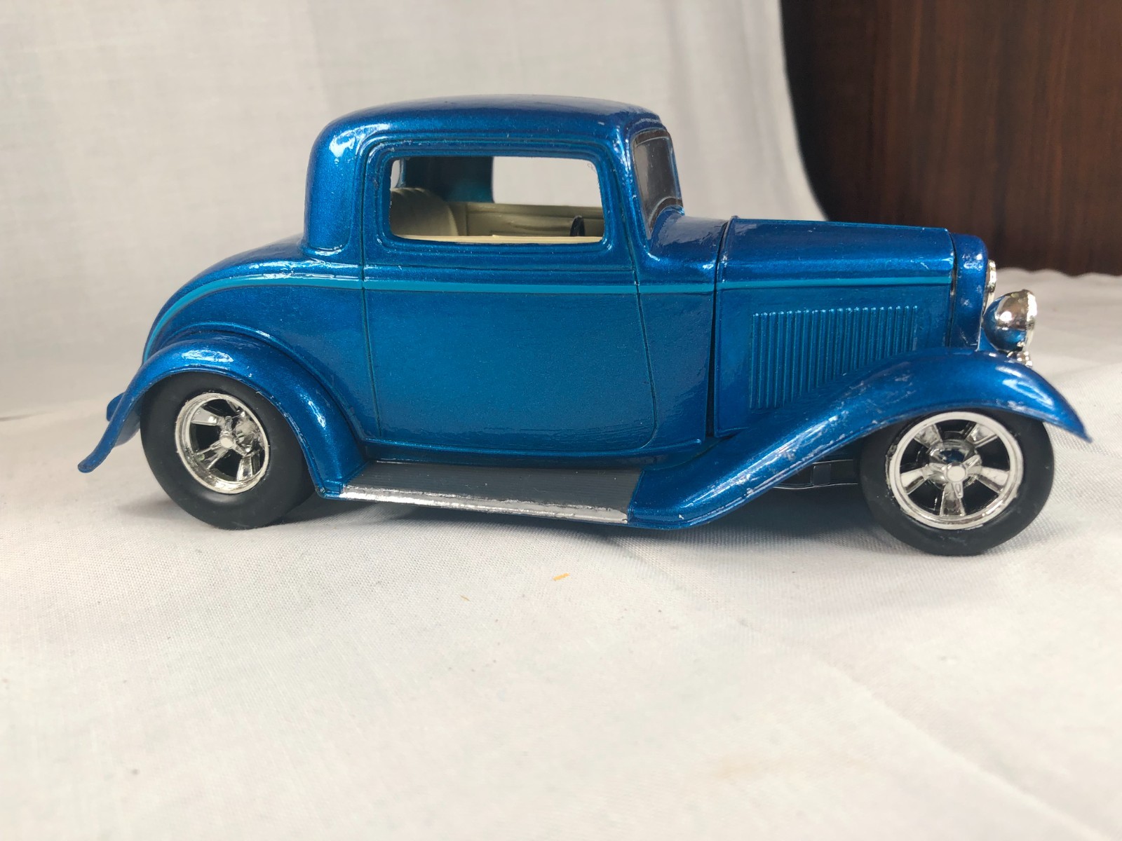 1932 ford coupe Blue diecast Johnny Lightning 1210SF00 1/24
