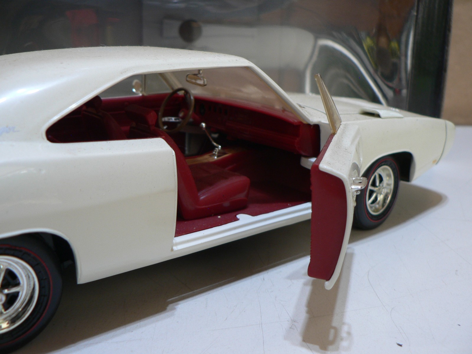 Vintage Ertl American Muscle 1969 White Dodge Charger Hemi Daytona Die Cast