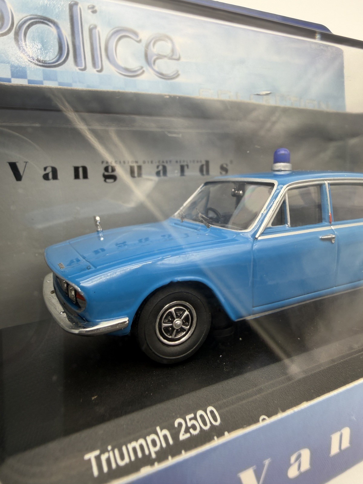 Lledo Vanguards VA08205 Triumph 2500 Met Police Divisional Area Car 1:43 Scale