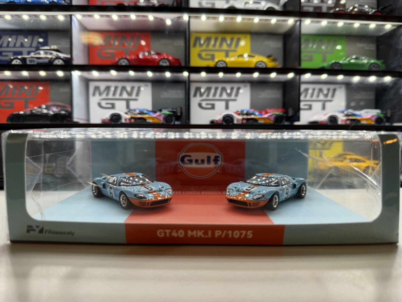 Finclassically 1:64 GT40 Gulf Livery 2-Car Set Diecast Collection US BASEDSELLER