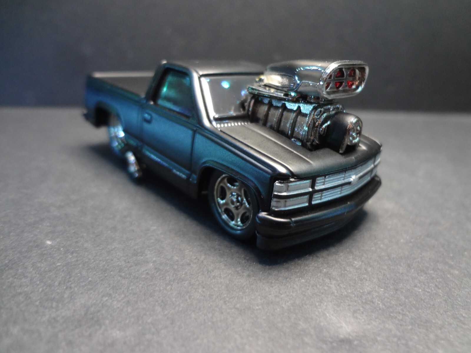 Muscle Machines 1993 Chevrolet 454 SS Pickup flat black – Loose 1:64