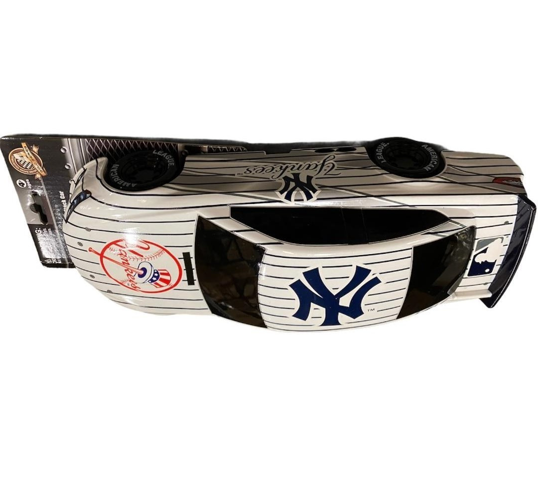 New York Yankees 2012 NASCAR Lionel Racing 1:24 Stock Car Limited Edition MLB