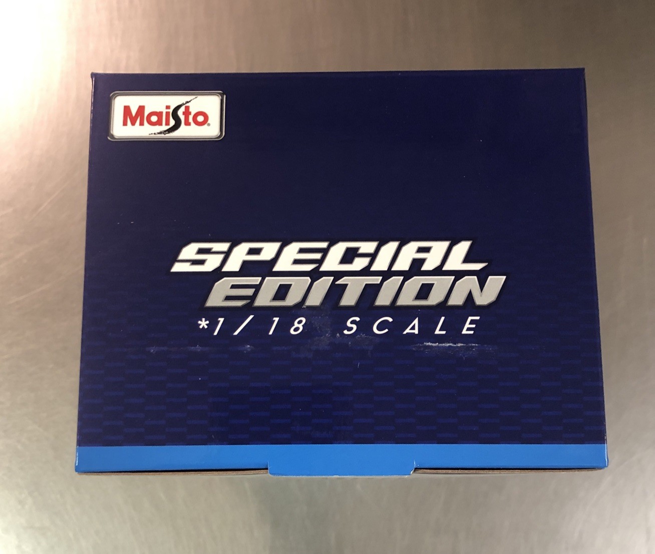 MAISTO 1957 CHEVY CORVETTE EXCLUSIVE STYLE SPECIAL EDITION DIECAST 1/18 SCALE