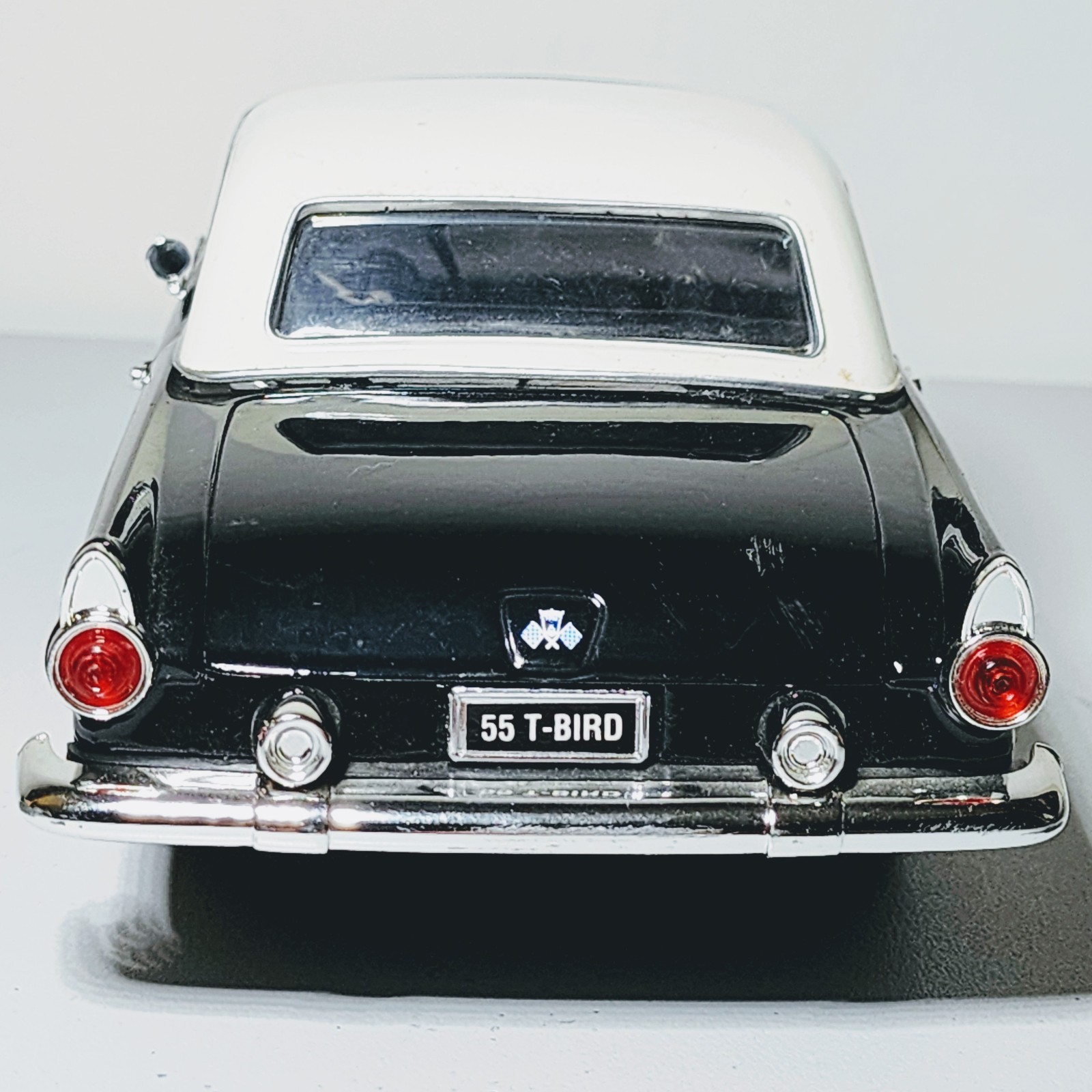 Road Signature 1955 Thunderbird Black w/ Removable Top 1:18 Diecast – Broken