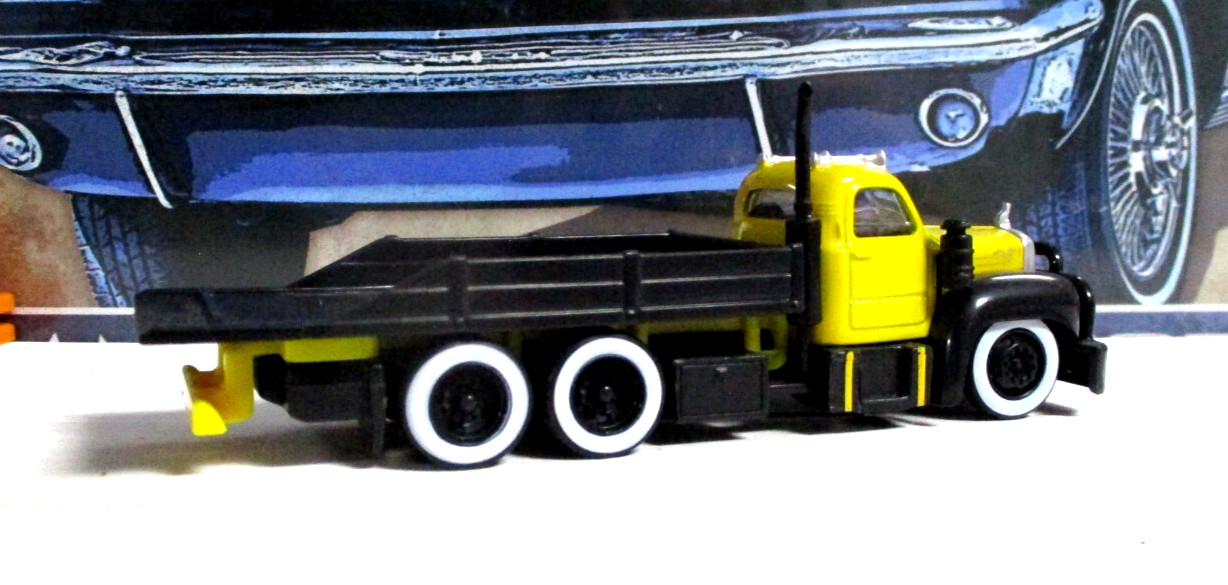Maisto 1953 Mack B 61 Flatbed Transport New/Loose Metal/Plastic Rubber Tires!