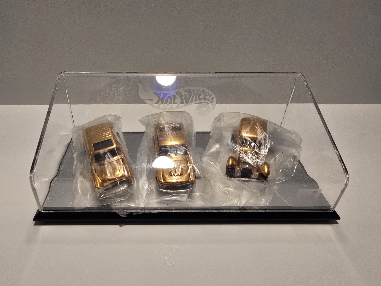 Hot Wheels FAO Schwarz 24K Gold Classics II Set Mustang / Nomad / Vicky LIMITED