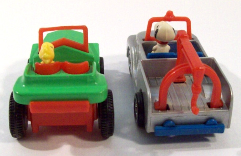 Aviva Peanuts Die-Cast Car Lot, Woodstock Green Jeep, Snoopy Tow Truck, Japan