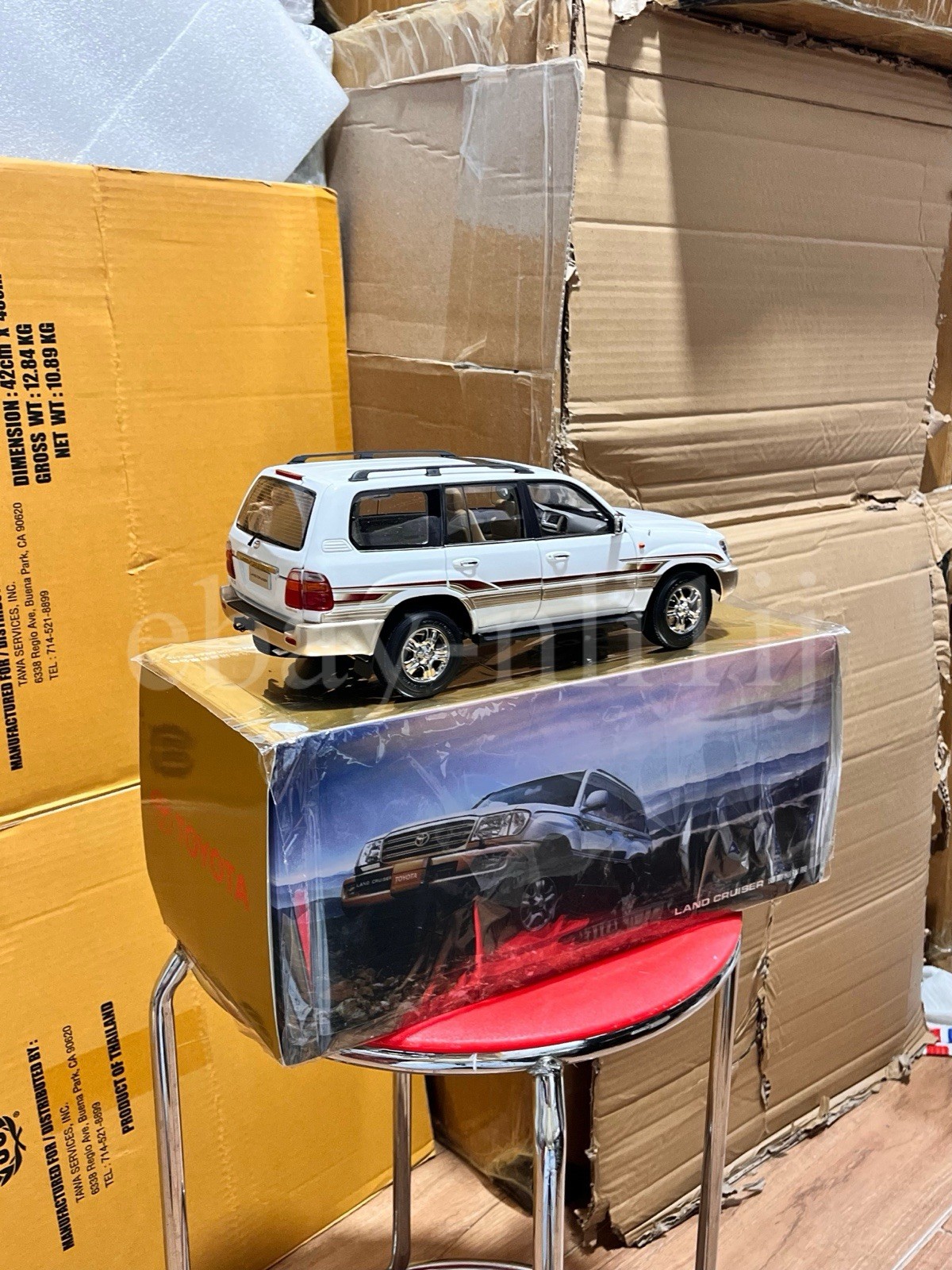 1:18 Scale Toyota Land Cruiser White Diecast Model Car