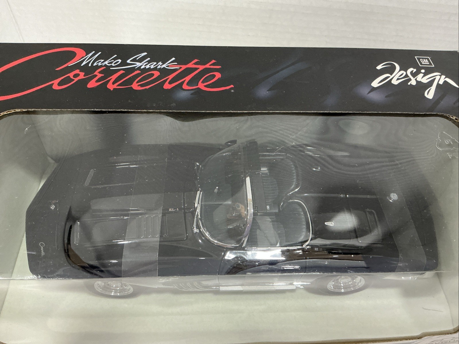 UT Mako Shark 1961 Chevrolet Corvette Concept 1:18 Diecast (NEW NIB)