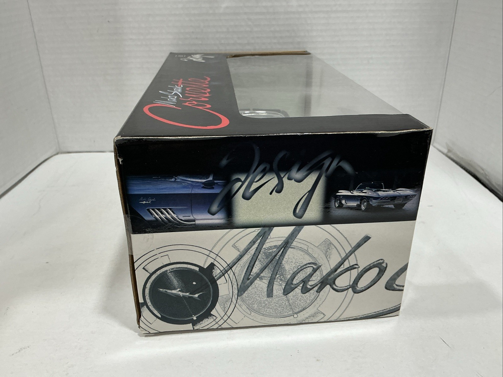 UT Mako Shark 1961 Chevrolet Corvette Concept 1:18 Diecast (NEW NIB)