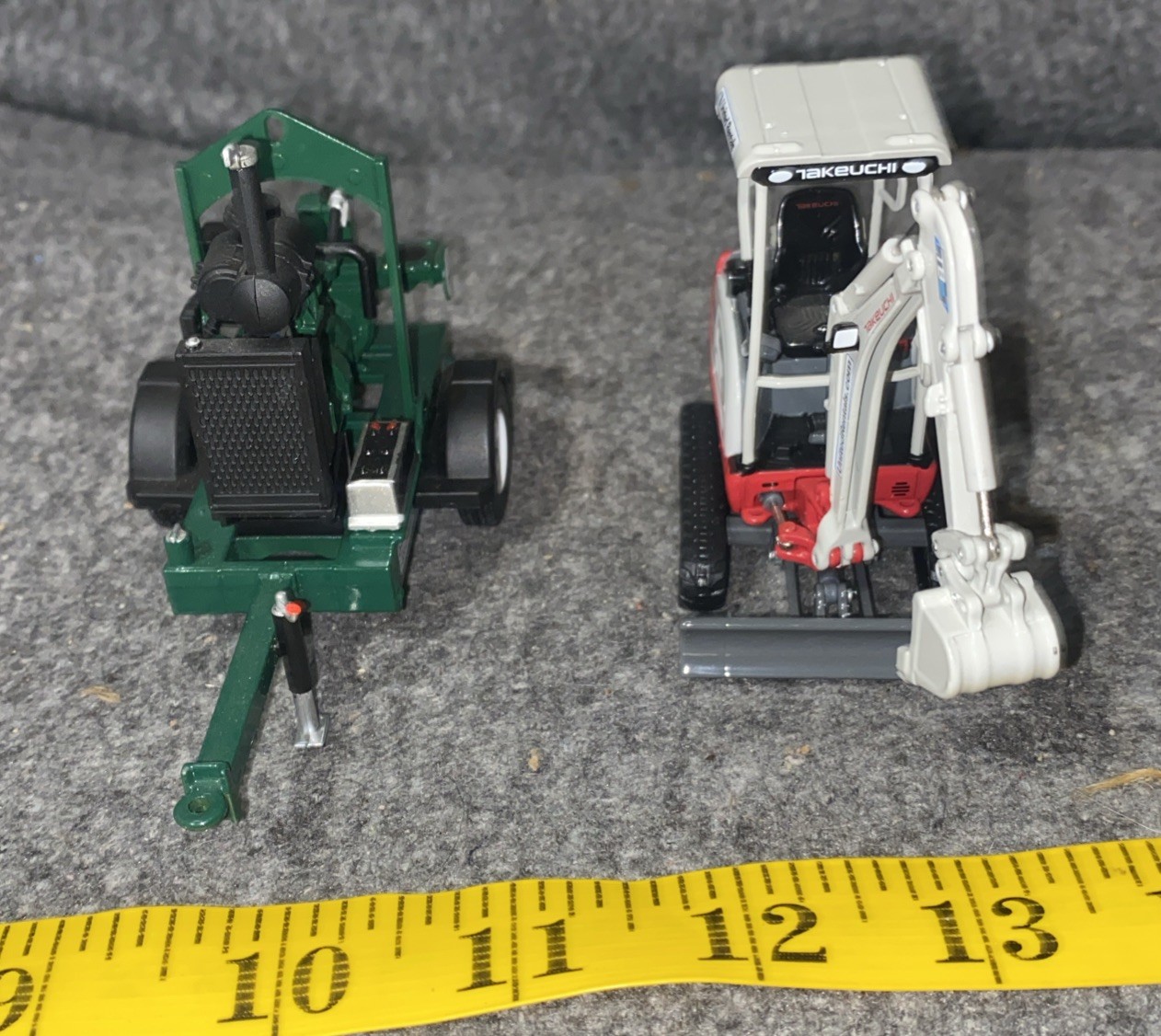 First Gear 1/34 Freightliner Cascadia Semi Ledwell Trailer United Rental Tractor