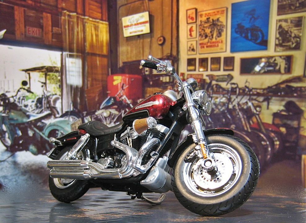 Maisto 1/18 Harley-Davidson CVO Fat Bob Twin Headlight 2009 Red/Black Steampunk