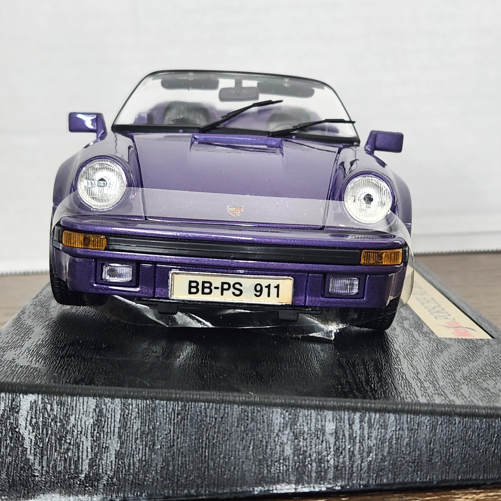 Maisto 1989 Purple Porsche 911 Speedster 1:18 Die Cast With Stand New Open Box