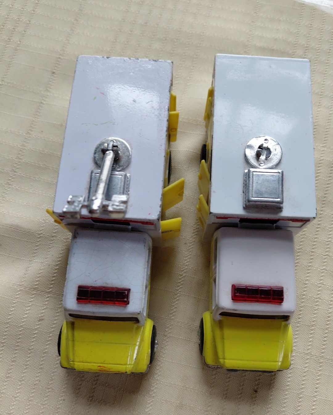 Road Champs International Boston Fire Department Rescue Truck pair 1:64