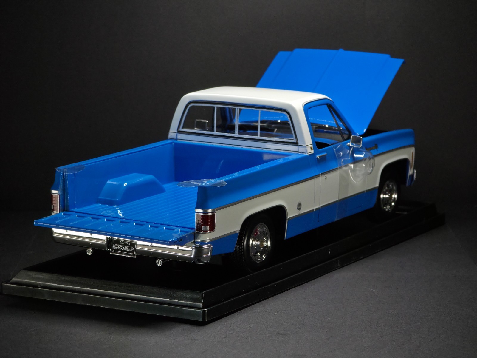 1974 Chevrolet C10 Cheyenne Super 1:18 Maisto Exclusive Style Special Edition