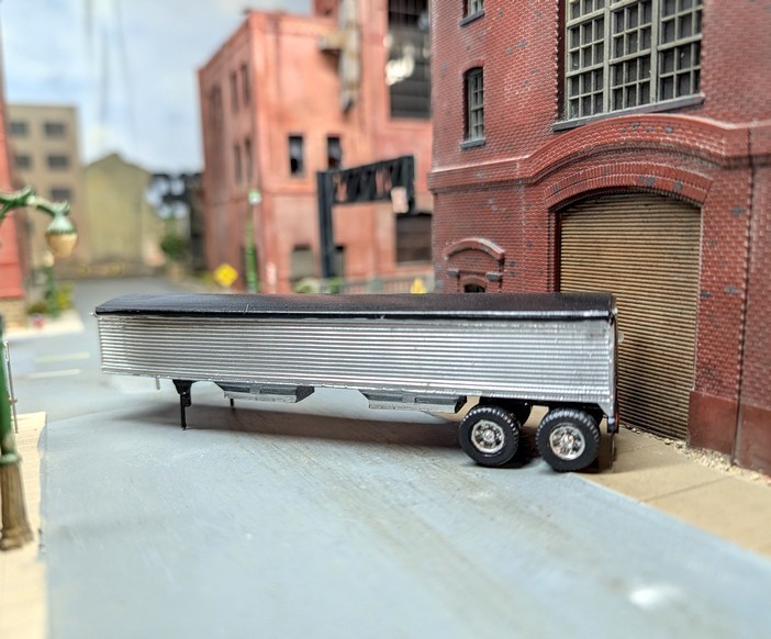 1/87 HO Scale Custom Built 42′ Covered Grain Trailer. 3D Printed Models