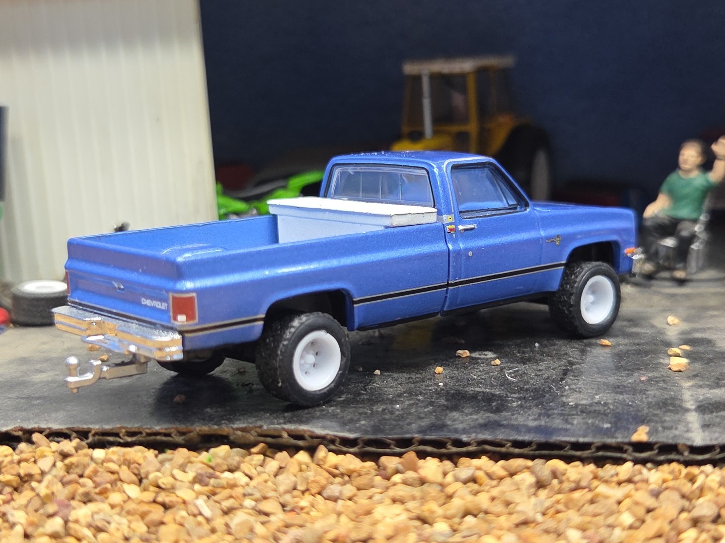 CUSTOM BUILT LIFTED 1:64 CHEVEROLET 1986 HIGH SIERA SQUARE BODY CHEVY 4×4 mud