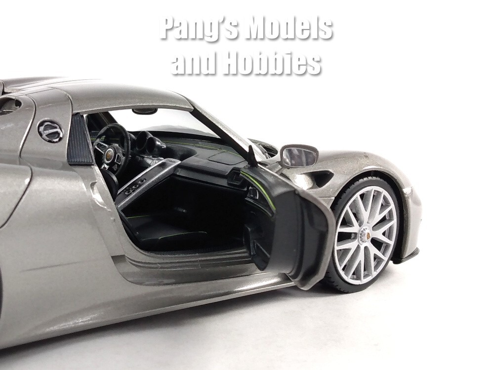 2013 Porsche 918 Spyder Hard Top 1/24 Scale Diecast Model – Welly – Silver