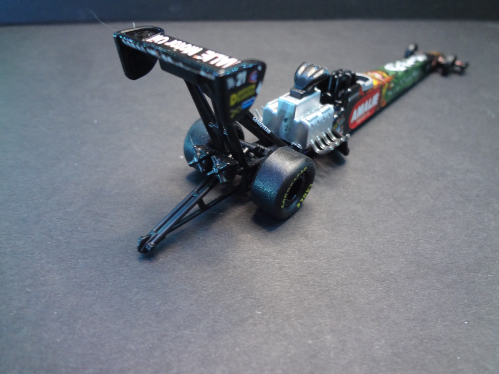 Auto World Amalie Motor Oil Terry McMillen NHRA Top Fuel Dragster – 1:64