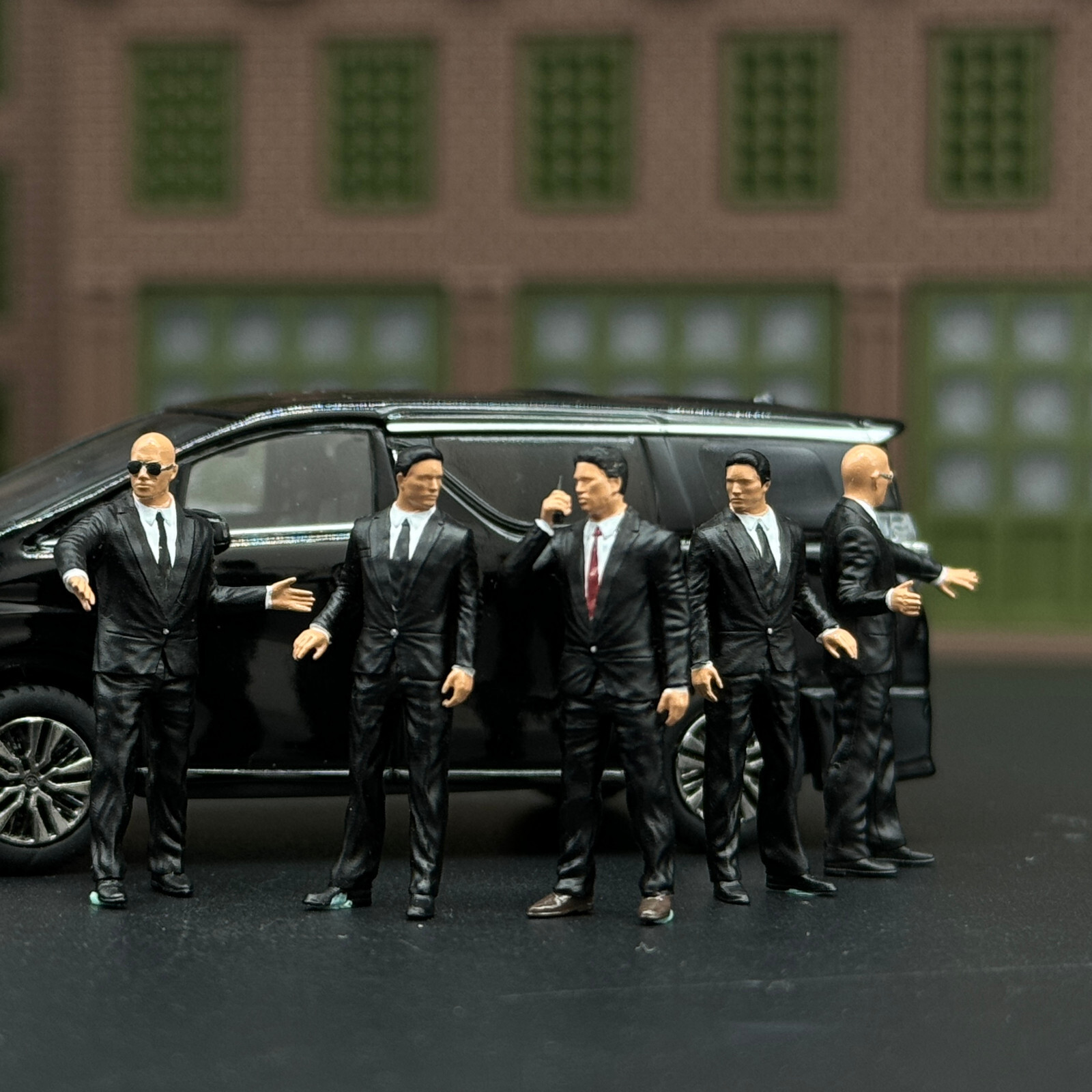 5pc 1/64 Miniature Doll Figures Black suit bodyguard Scene For Cars Vehicles Toy