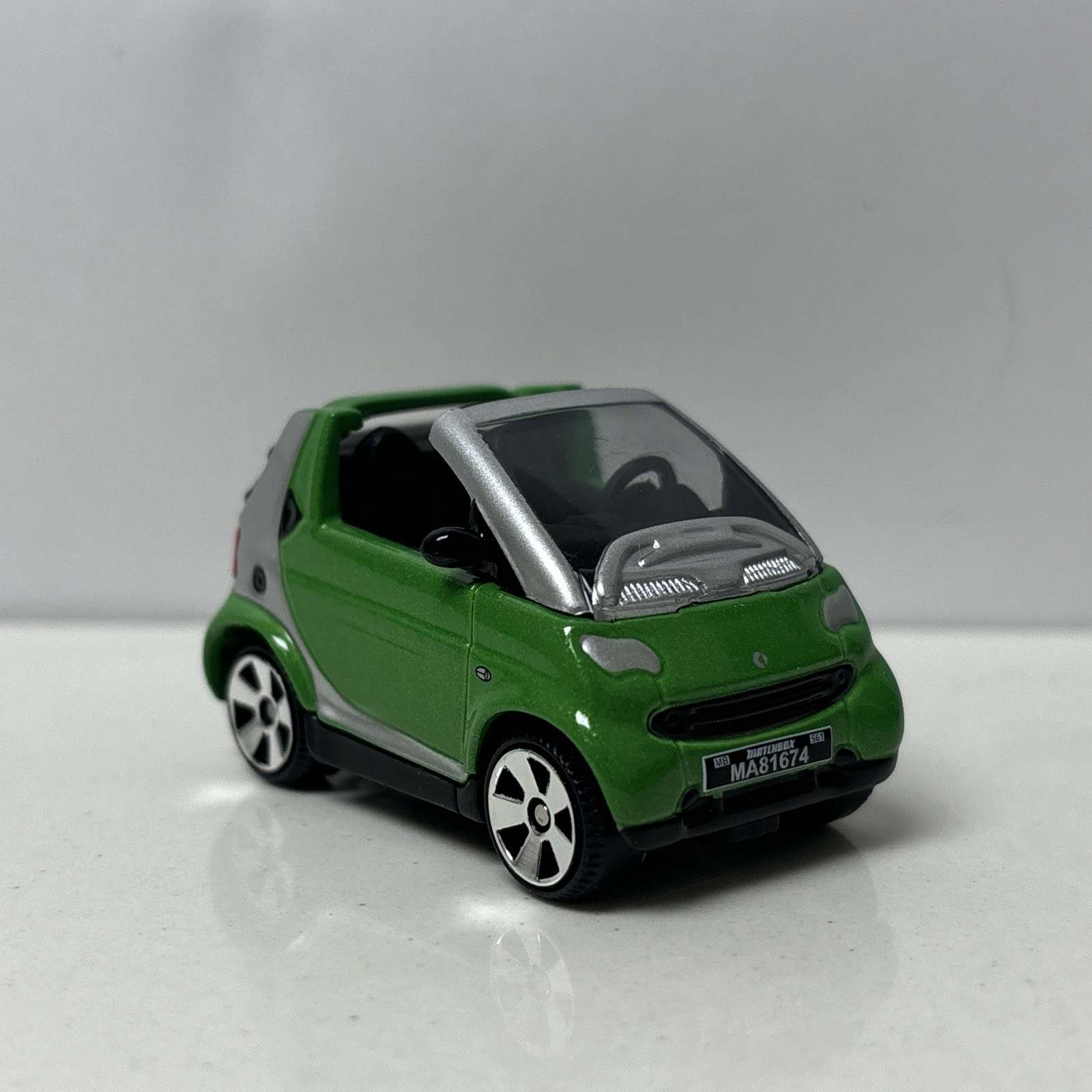 1998-2007 Smart Fortwo Coupe Collectible 1/64 Scale Diecast Diorama Model